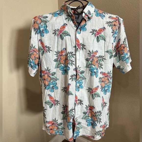 IZOD Men's Short Sleeve Dockside Chambray Patterned Shirt - Picture 4 of 10